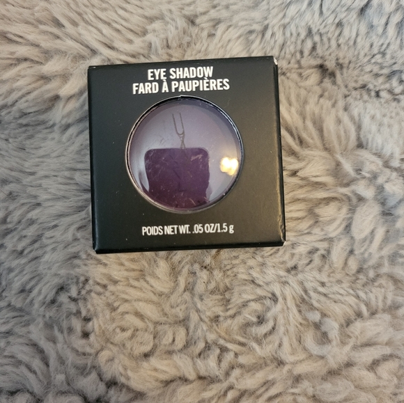 MAC Eyeshadow Power to the purple matte - Picture 2 of 7